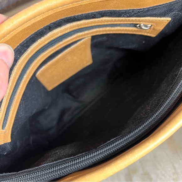 Vintage Coach 9077 Leather Tote – Camel / British Tan - Picture 5 of 16